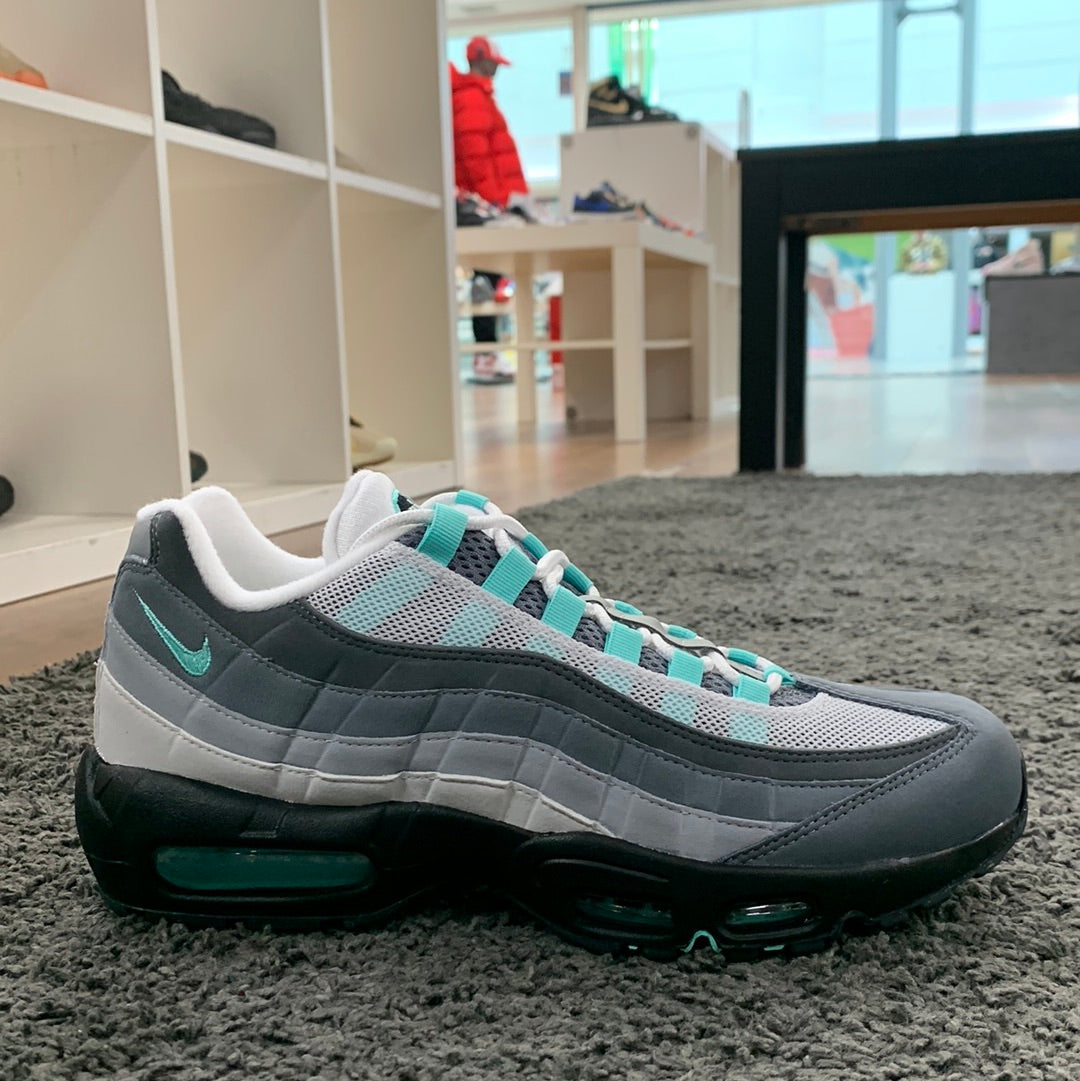 Air max 95 store aqua shirt