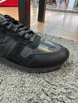 Pre Loved Valentino Rock Runner Triple Black