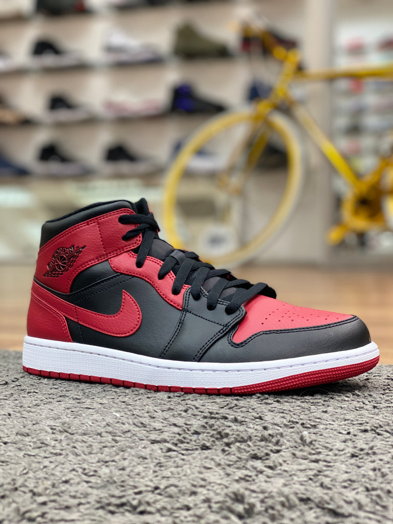 Bred jordan sales 1 mid