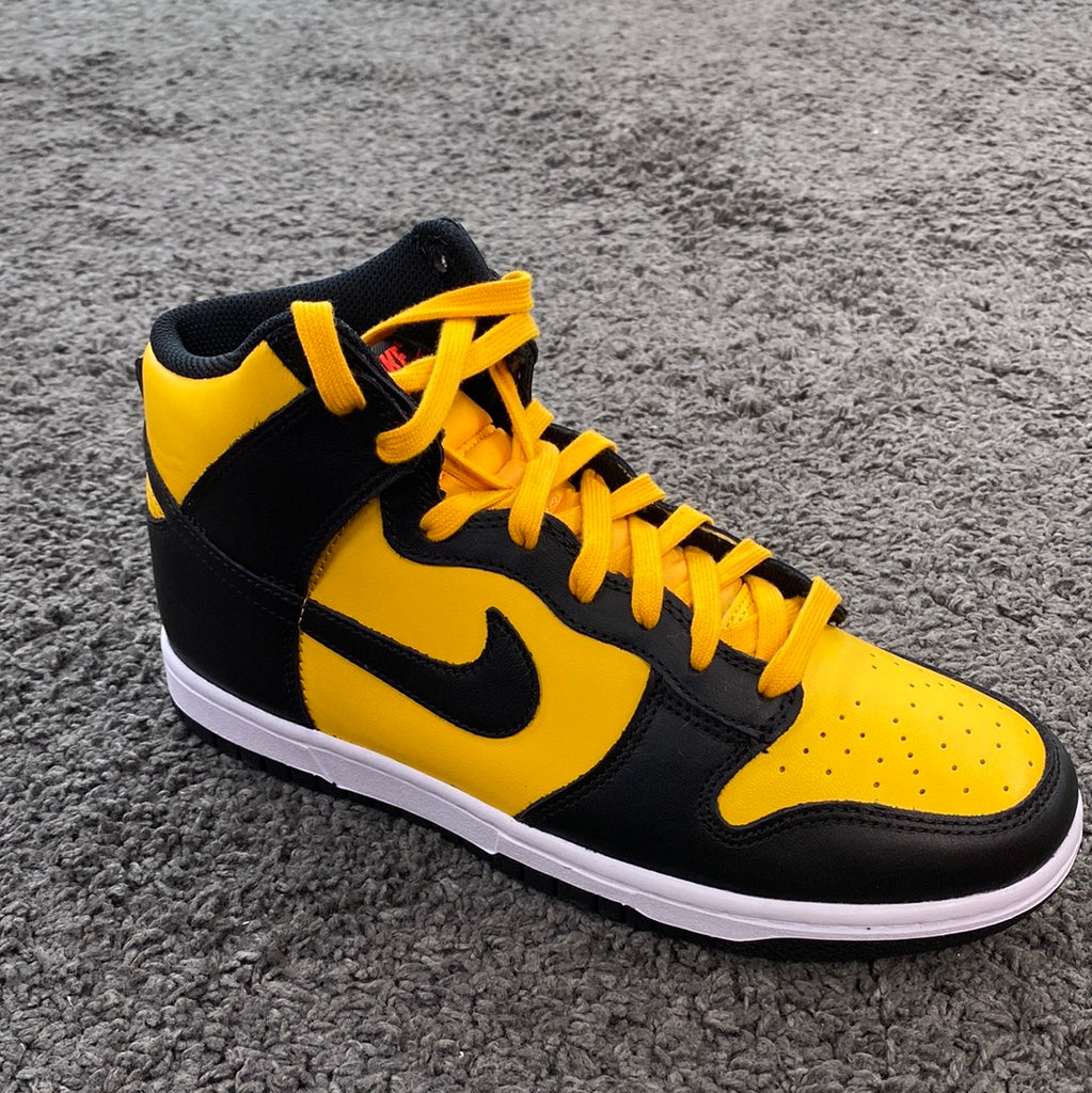 Black white hotsell yellow nike